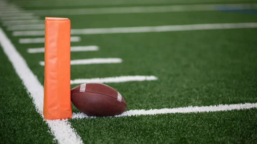 5-Star Football Player Leaks Potential Recruiting Intel While Vlogging On Auburn Visit