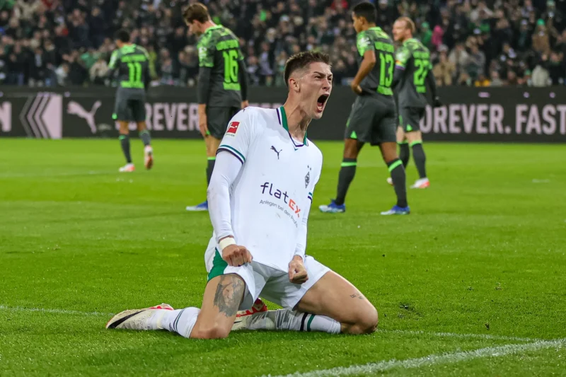 Celtic agree personal terms with Bundesliga striker as first Martin O’Neill signing edges closer