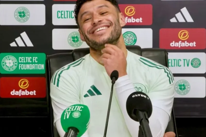 Alex Oxlade-Chamberlain sends cheeky warning to Andy Robertson after Celtic debut